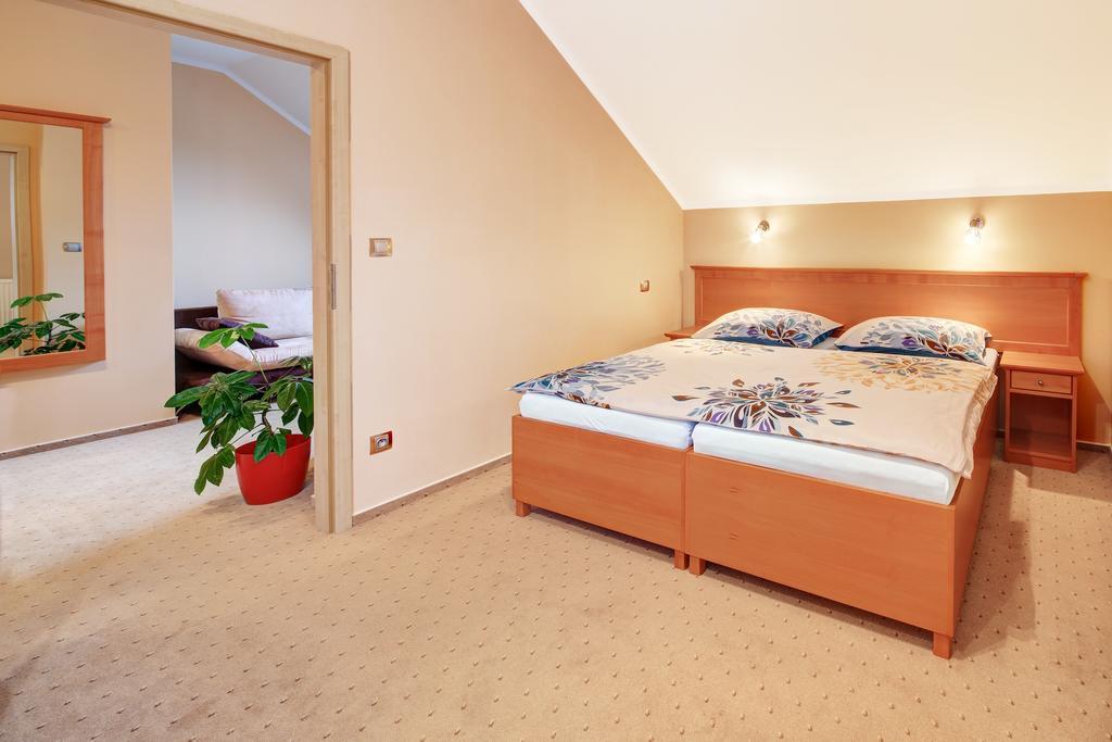 Penzion Harmonie Zlutice Room photo